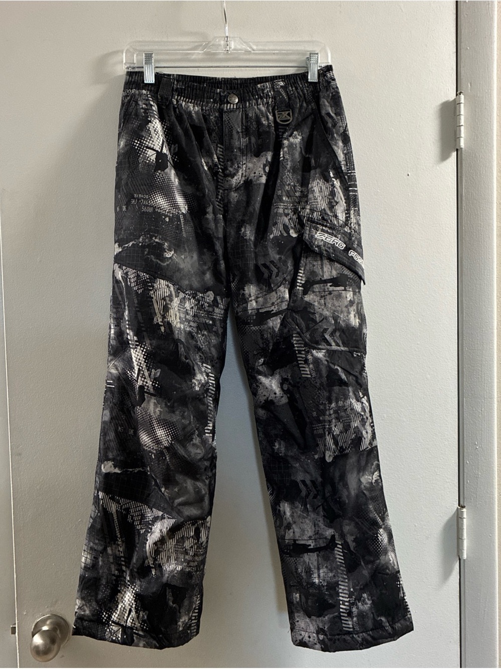 ZeroXposur Black & Gray Patterned Kids Snow Pants